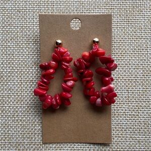 Red Chip Coral Bead Gold Stud Earrings